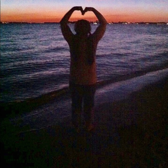 🌴Meet Me🌴 - Picture 2 of 5